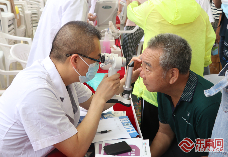 宁德市举办全国“爱眼日”义诊暨宣传教育周活动