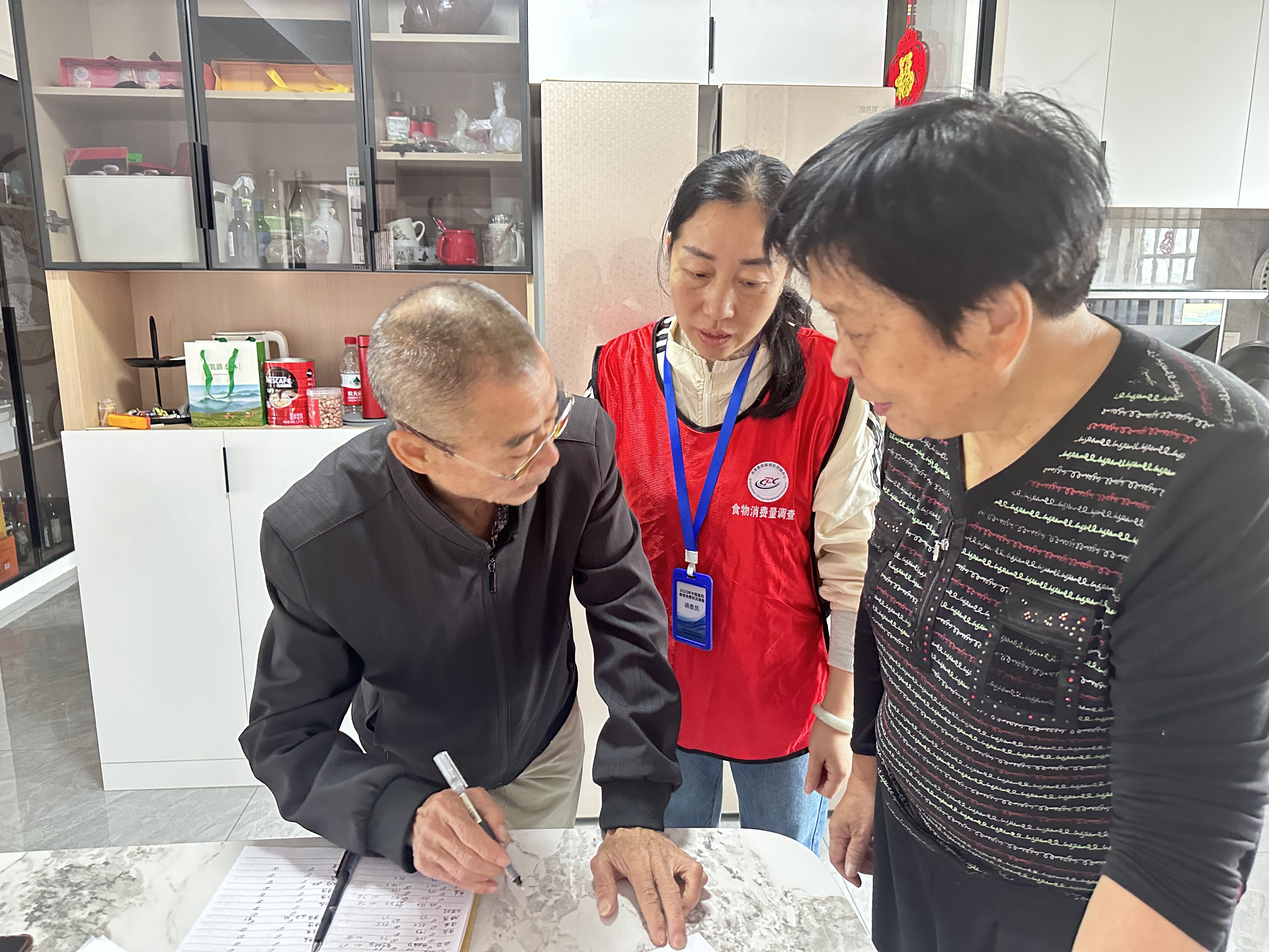 光泽县杭川镇杭中社区开展全民健康家庭医生签约“上门”服务 - 基层卫生 - 福建卫生健康新闻网