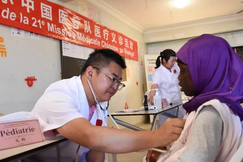 中国（福建）援塞医疗队送出别样“六一”健康礼物